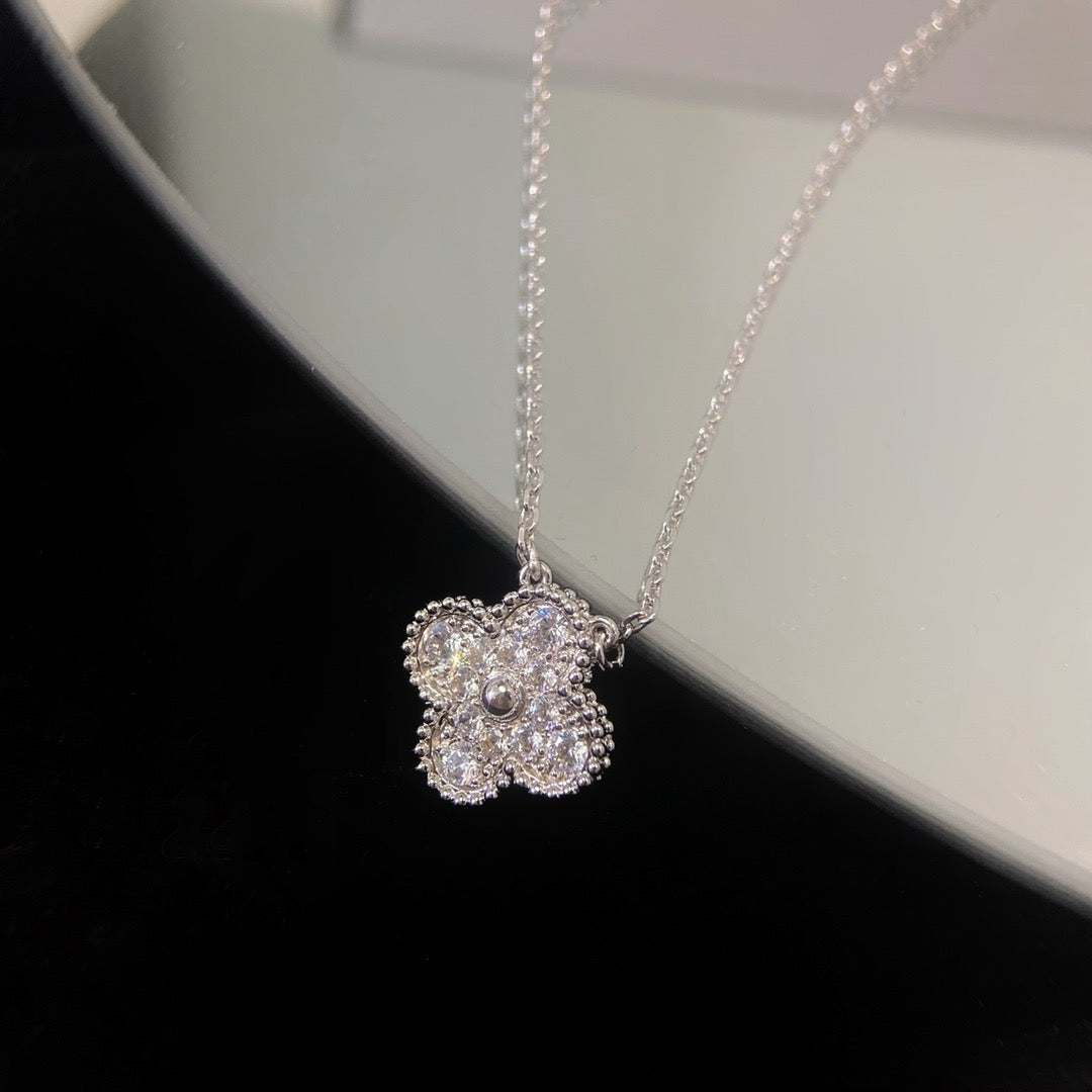 [Vellora Opalyn]CLOVER 15MM DIAMOND SINGLE FLOWER NECKLACE