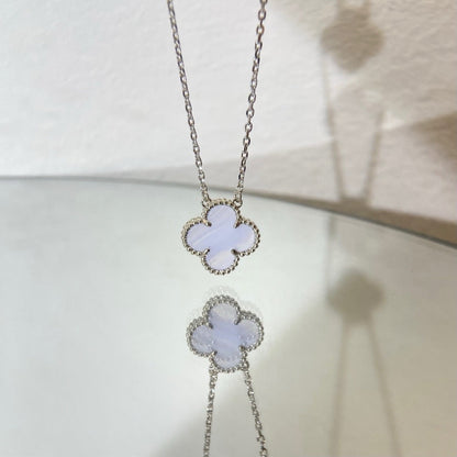 [Vellora Opalyn]CLOVER 15MM BLUE CHALCEDONY NECKLACE SILVER