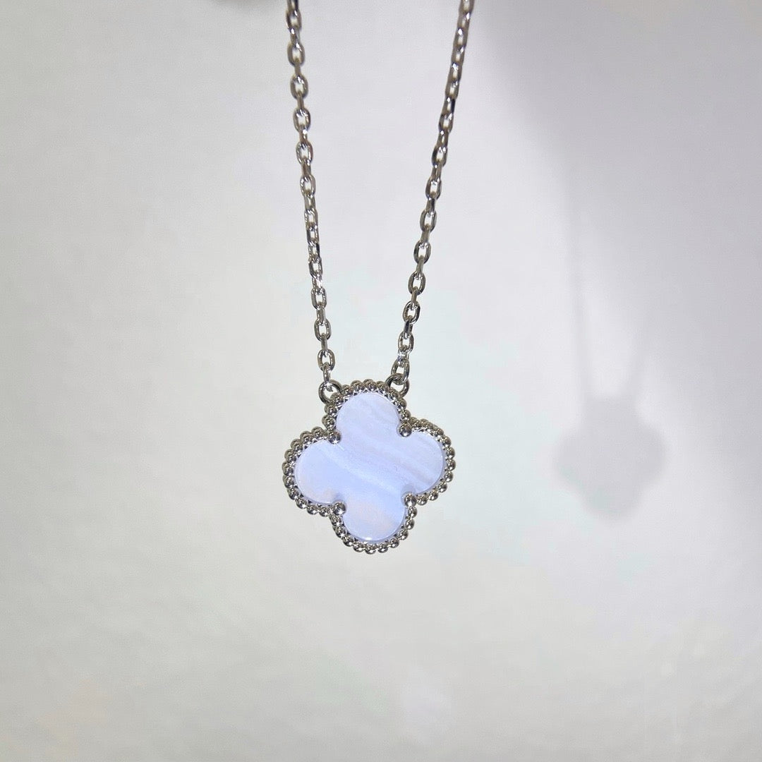 [Vellora Opalyn]CLOVER 15MM BLUE CHALCEDONY NECKLACE SILVER