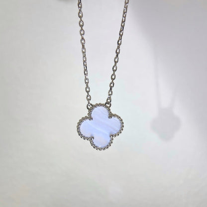 [Vellora Opalyn]CLOVER 15MM BLUE CHALCEDONY NECKLACE SILVER