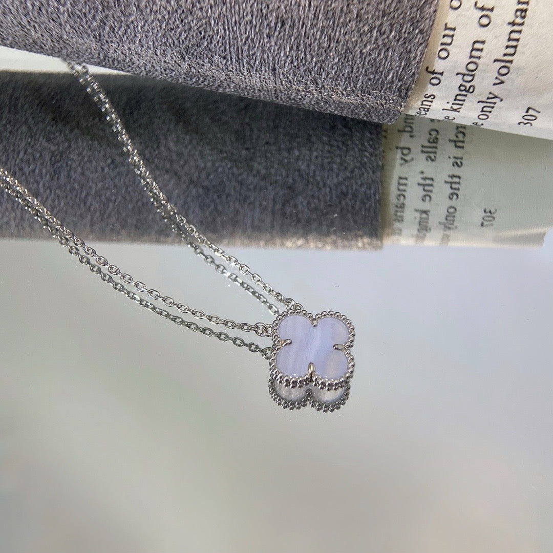 [Vellora Opalyn]CLOVER 15MM BLUE CHALCEDONY NECKLACE SILVER