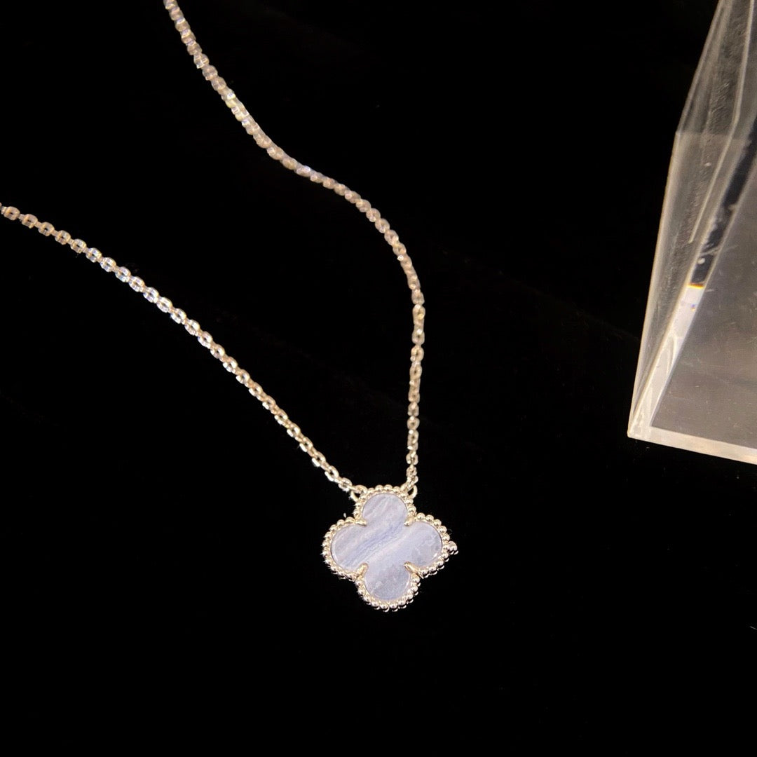 [Vellora Opalyn]CLOVER 15MM BLUE CHALCEDONY NECKLACE SILVER