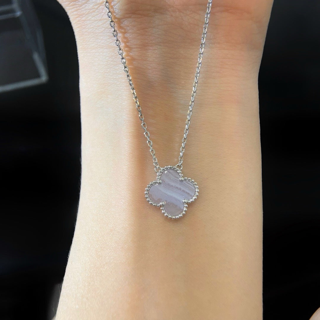 [Vellora Opalyn]CLOVER 15MM BLUE CHALCEDONY NECKLACE SILVER