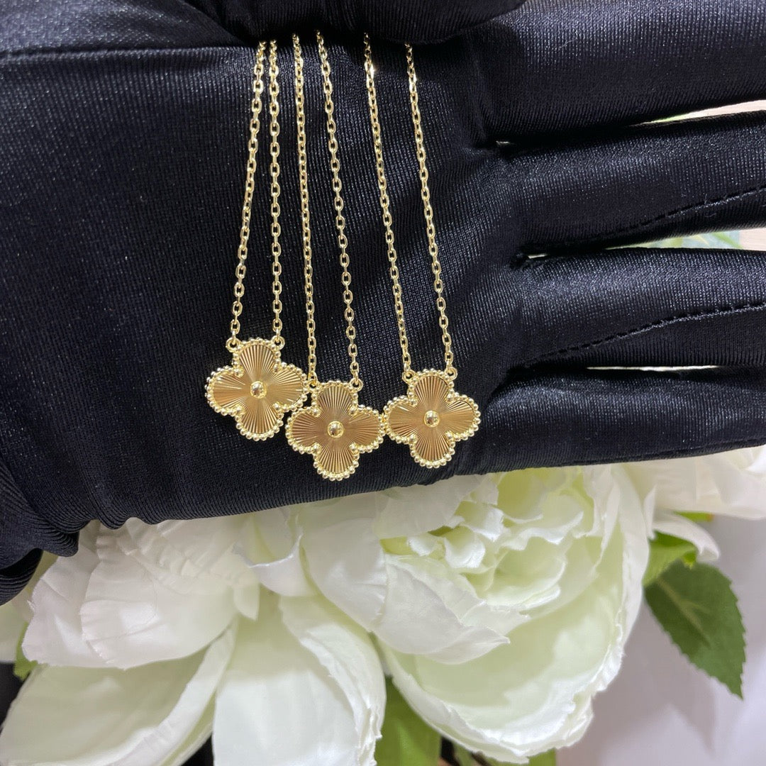 [Vellora Opalyn]CLOVER 15MM LASER NECKLACE