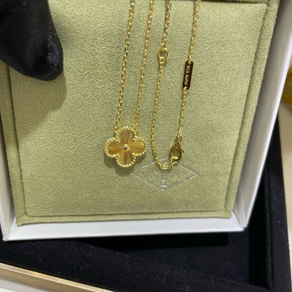[Vellora Opalyn]CLOVER 15MM LASER NECKLACE