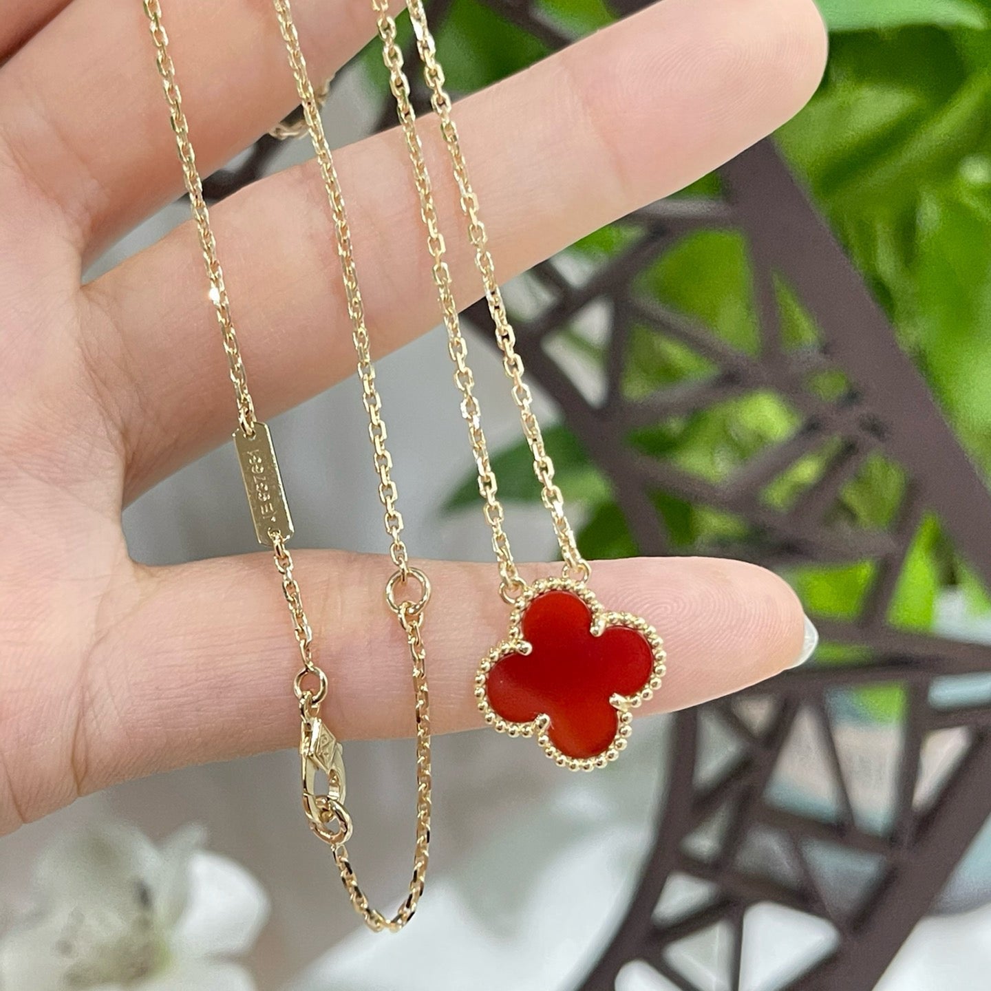 [Vellora Opalyn]CLOVER 15MM CARNELIAN SINGLE FLOWER NECKLACE