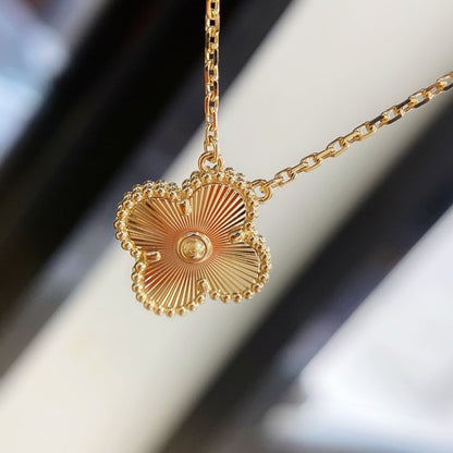 [Vellora Opalyn]CLOVER 15MM LASER NECKLACE