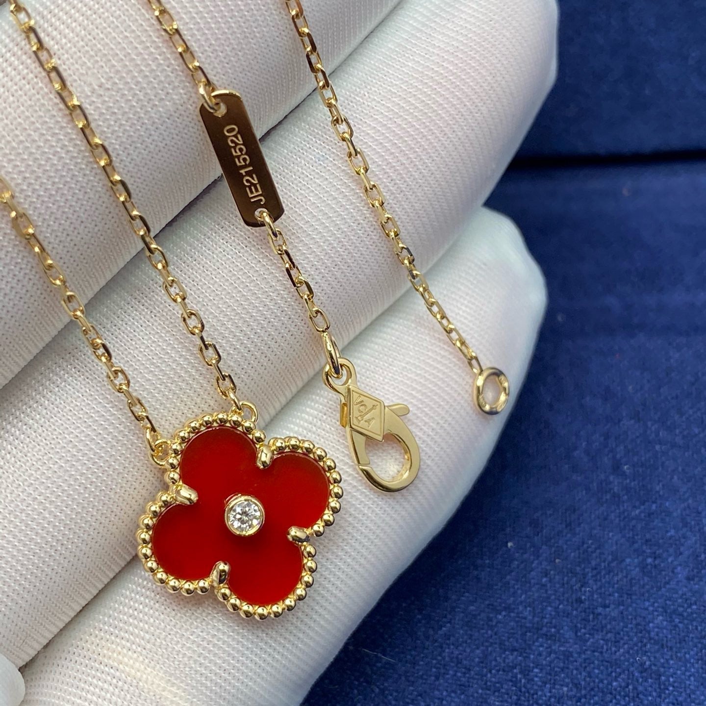 [Vellora Opalyn]CLOVER 15MM DIAMOND CARNELIAN NECKLACE