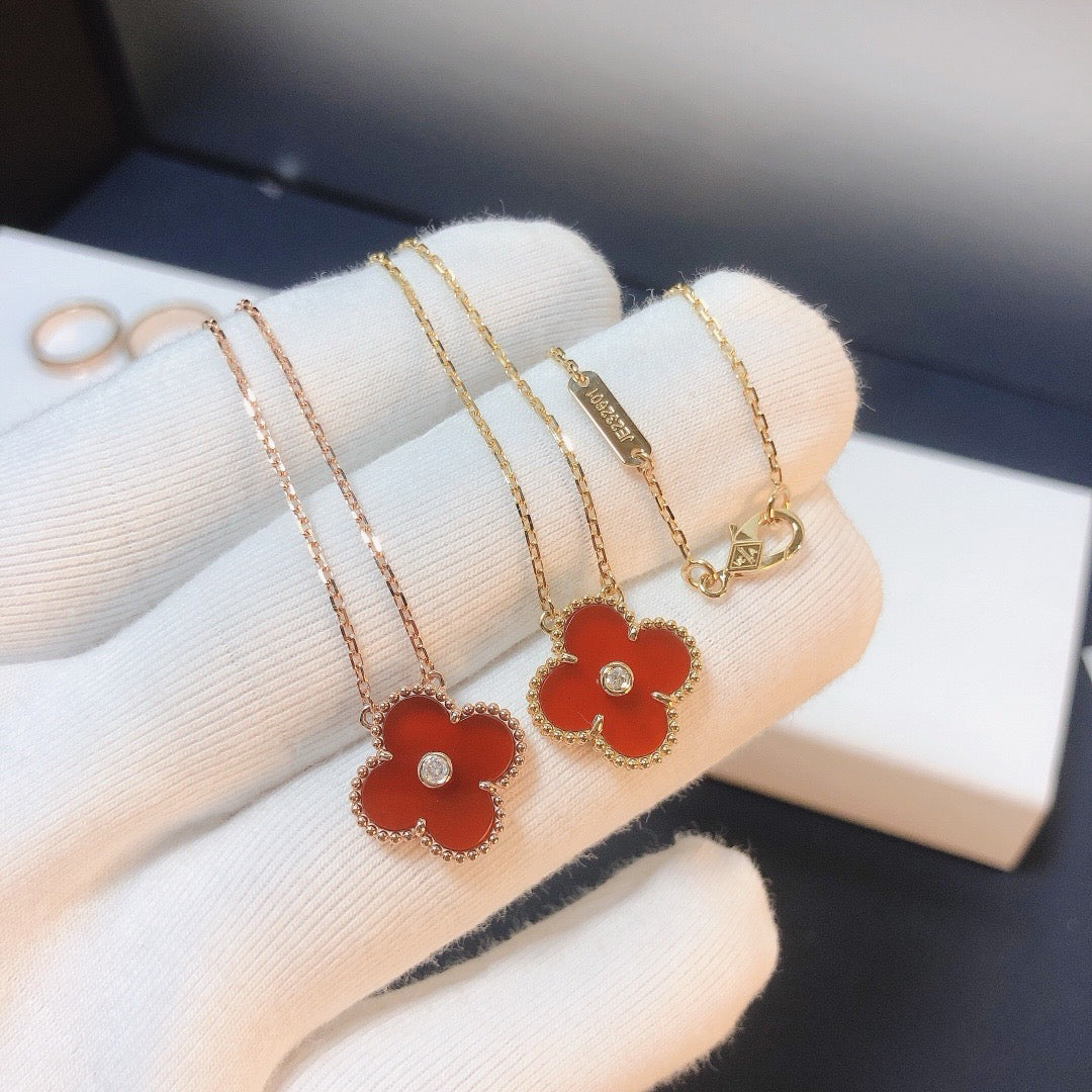 [Vellora Opalyn]CLOVER 15MM DIAMOND CARNELIAN NECKLACE