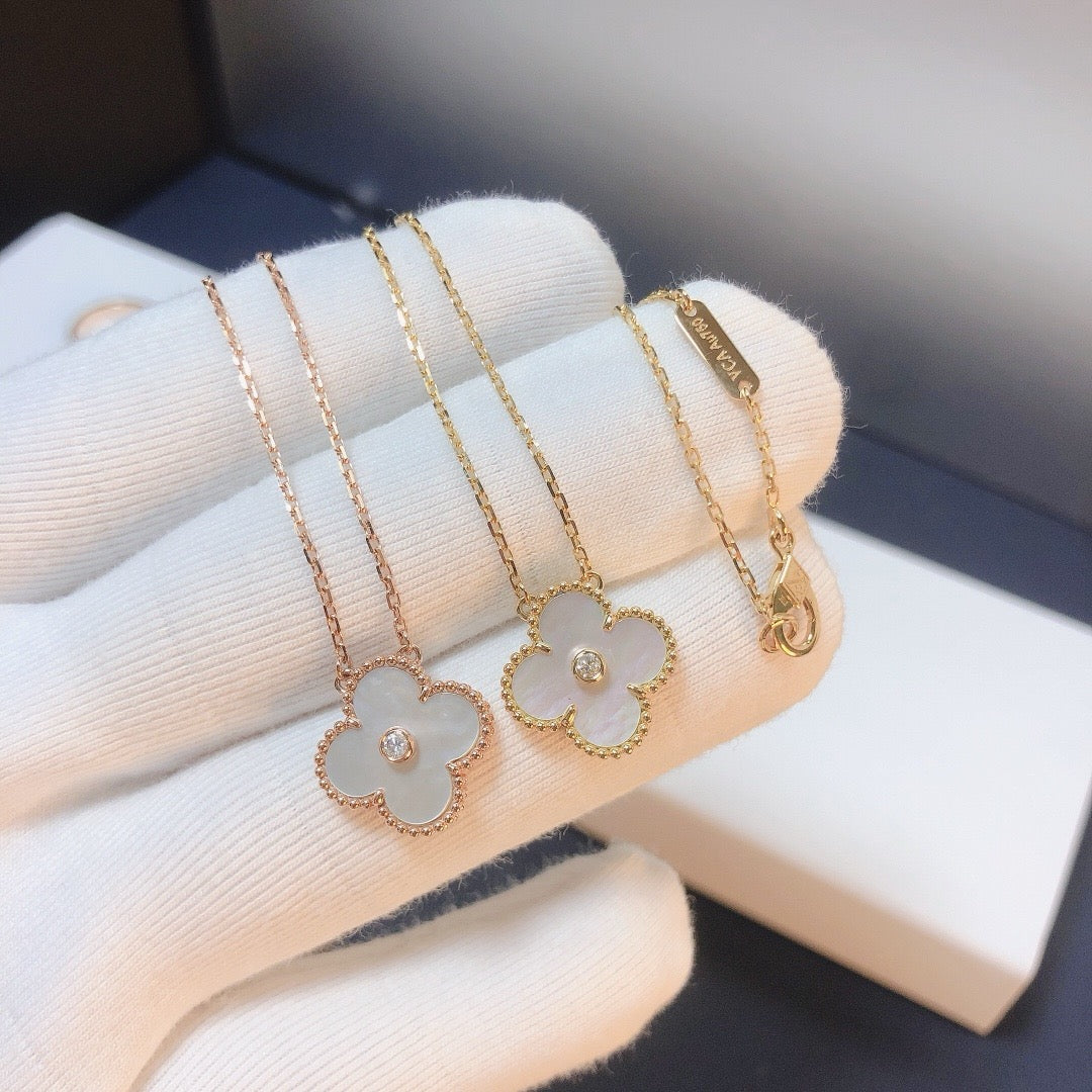 [Vellora Opalyn]CLOVER 15MM DIAMOND WHITE FRITILLARIA NECKLACE