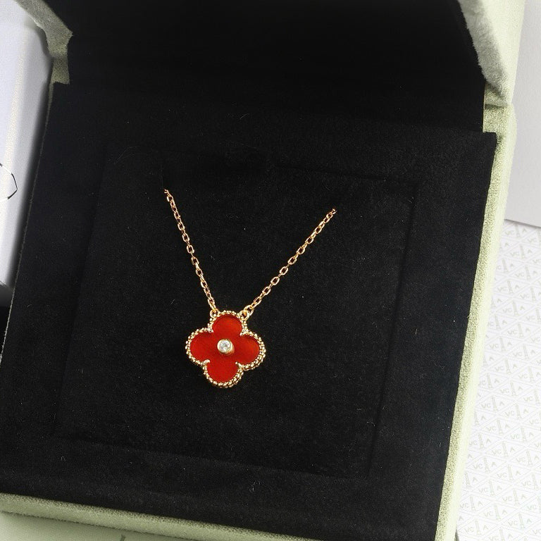 [Vellora Opalyn]CLOVER 15MM DIAMOND CARNELIAN NECKLACE