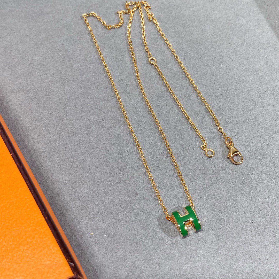 [Vellora Opalyn]POP H GREEN NECKLACE SILVER AND GOLD
