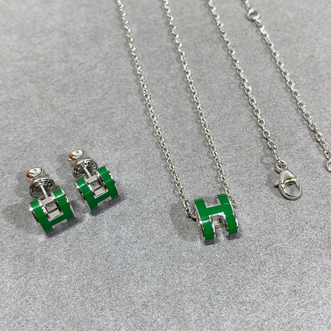 [Vellora Opalyn]POP H GREEN NECKLACE SILVER AND GOLD