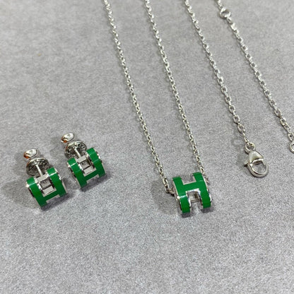 [Vellora Opalyn]POP H GREEN NECKLACE SILVER AND GOLD