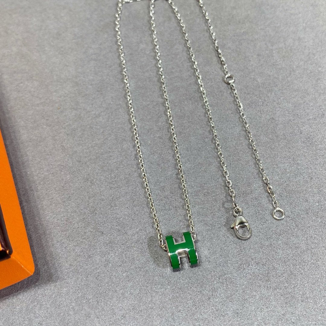 [Vellora Opalyn]POP H GREEN NECKLACE SILVER AND GOLD