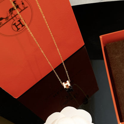 [Vellora Opalyn]H WHITE SQUARE GOLD NECKLACE
