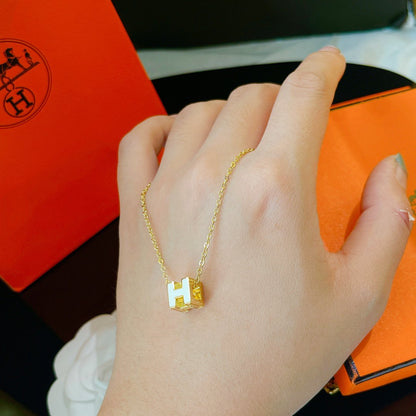 [Vellora Opalyn]H WHITE SQUARE GOLD NECKLACE