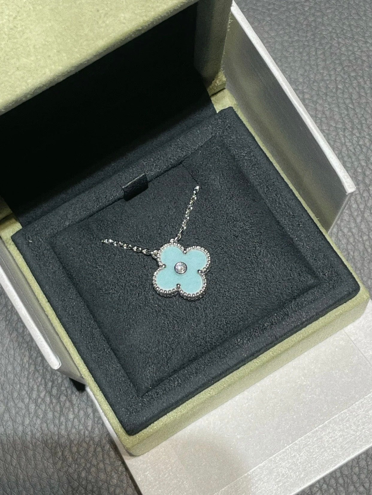 [Vellora Opalyn]CLOVER 1 DIAMOND LIGHT BLUE SILVER NECKLACE
