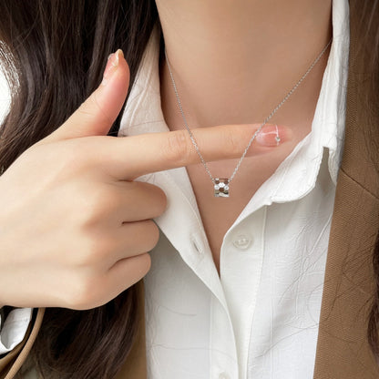 [Vellora Opalyn]BEE MINI PEDANT DIAMOND NECKLACE