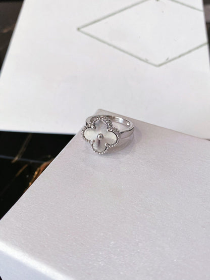 [Vellora Opalyn]CLOVER SILVER RING