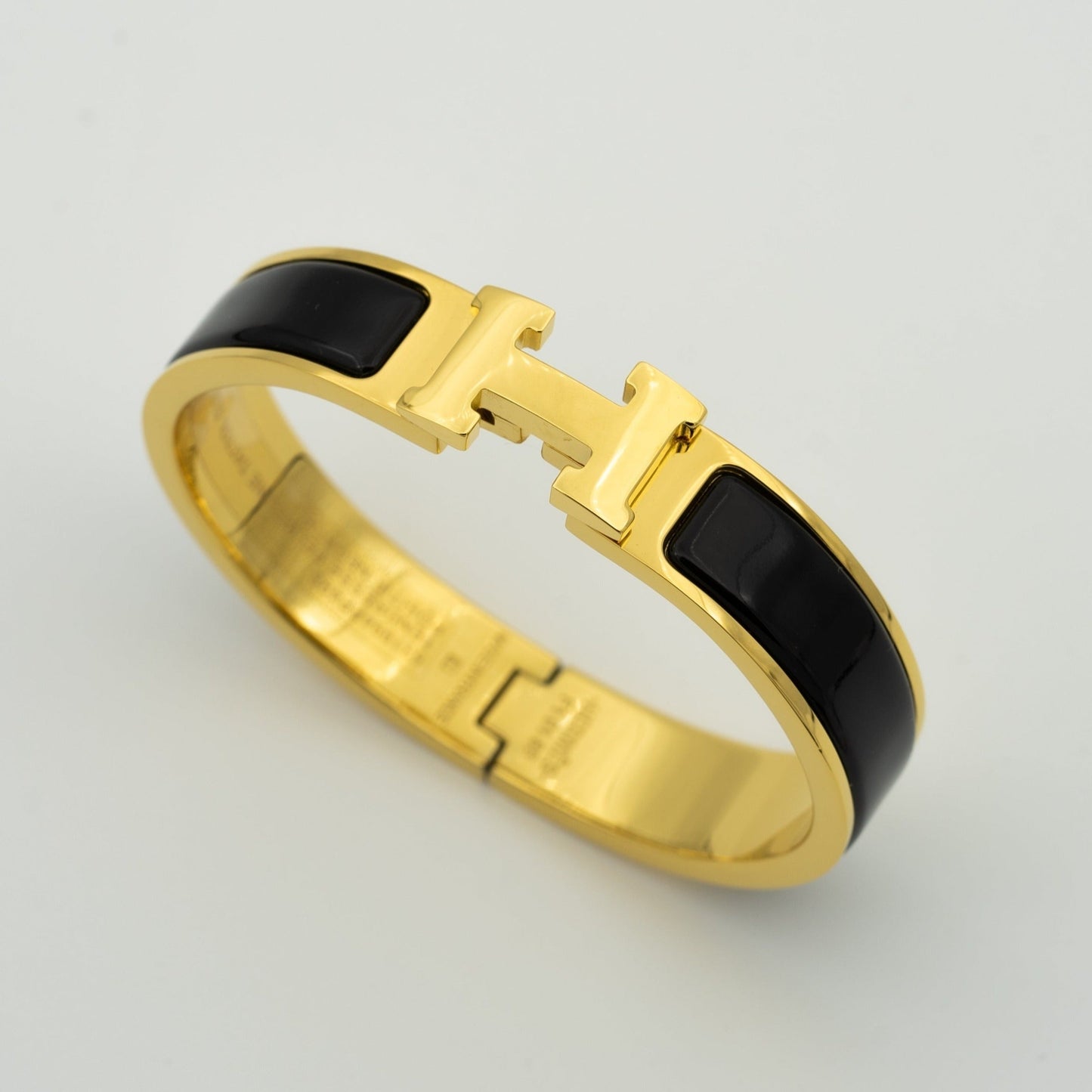 [Vellora Opalyn]H BLACK BRACELET