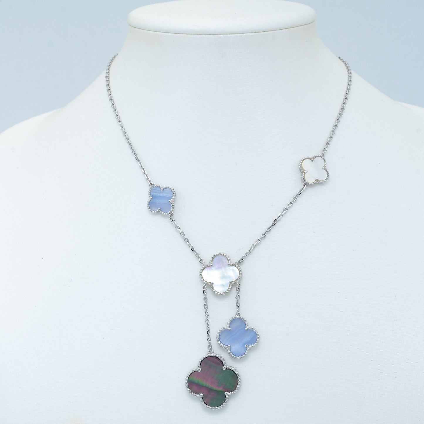 [Vellora Opalyn]CLOVER MOP CHALCEDONY NECKLACE SILVER 6 MOTIF