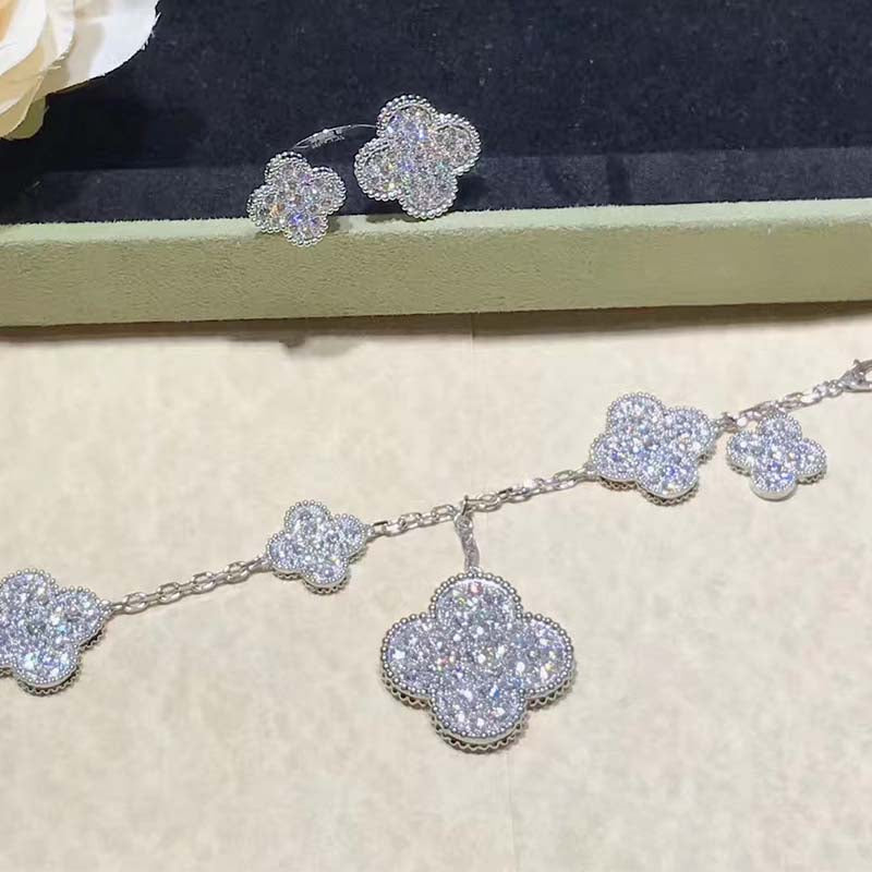 [Vellora Opalyn]CLOVER 6 MOTIFS SILVER DIAMOND BRACELET