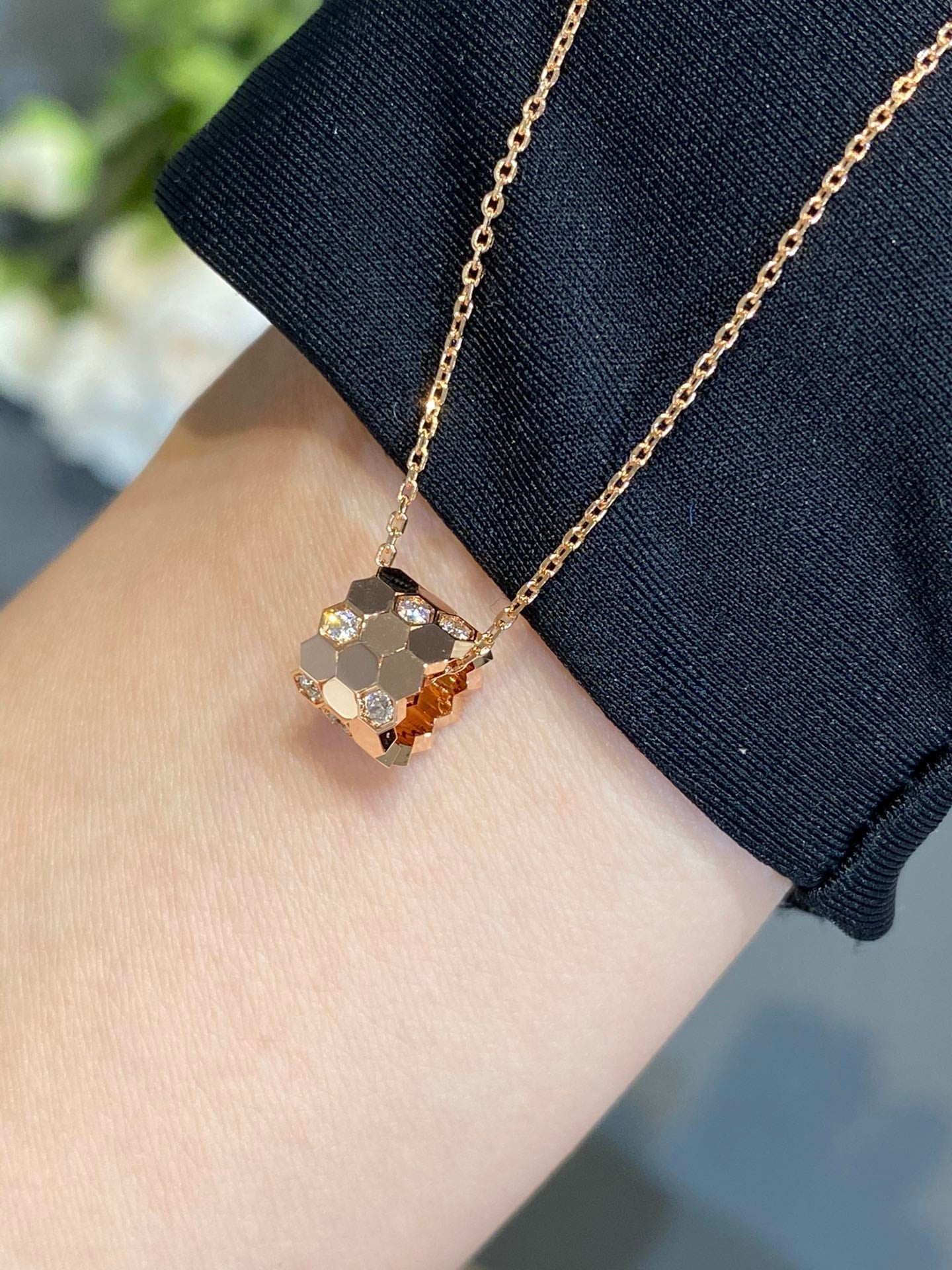 [Vellora Opalyn]BEE LOVE DIAMOND NECKLACE