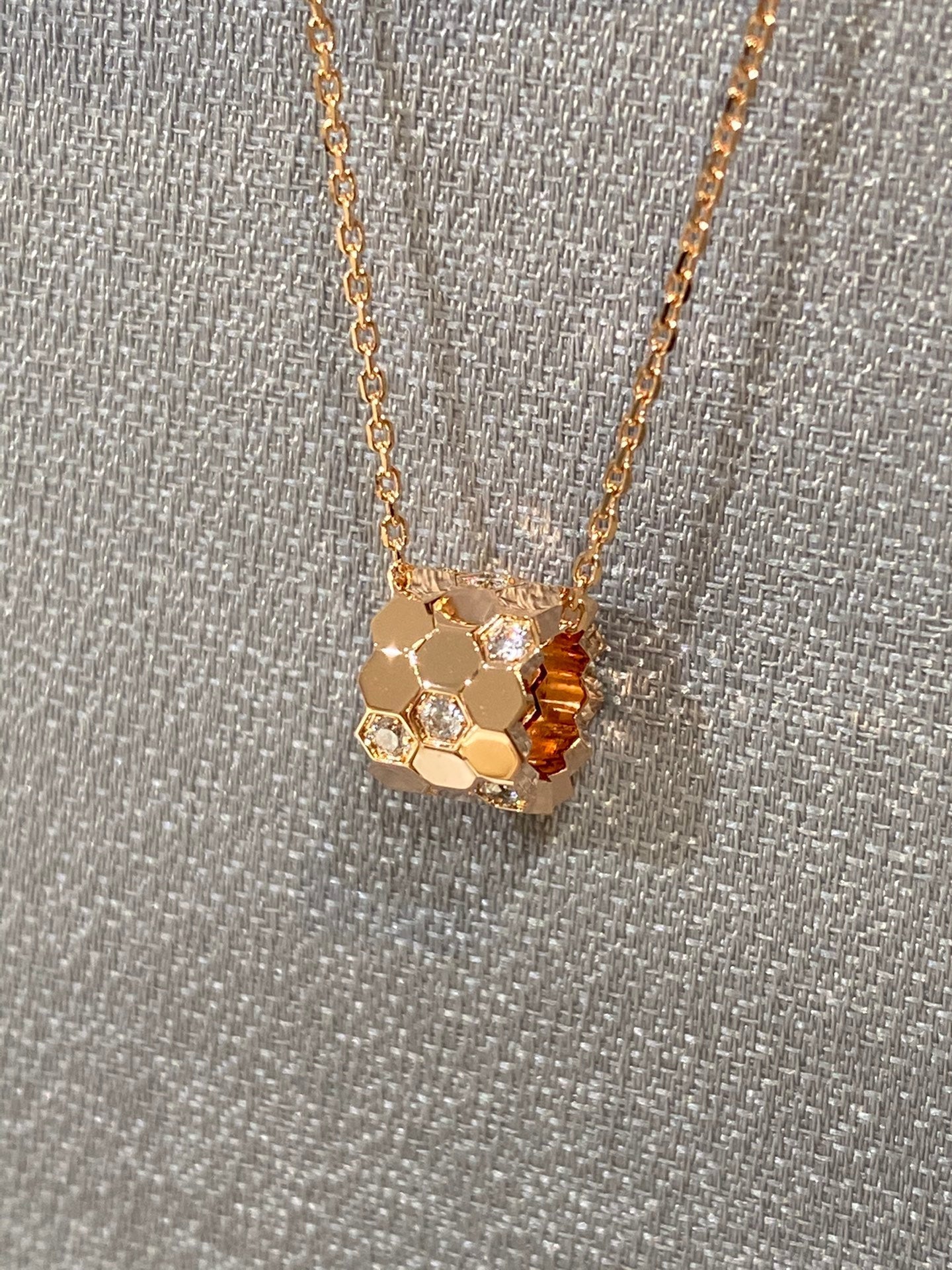 [Vellora Opalyn]BEE LOVE DIAMOND NECKLACE