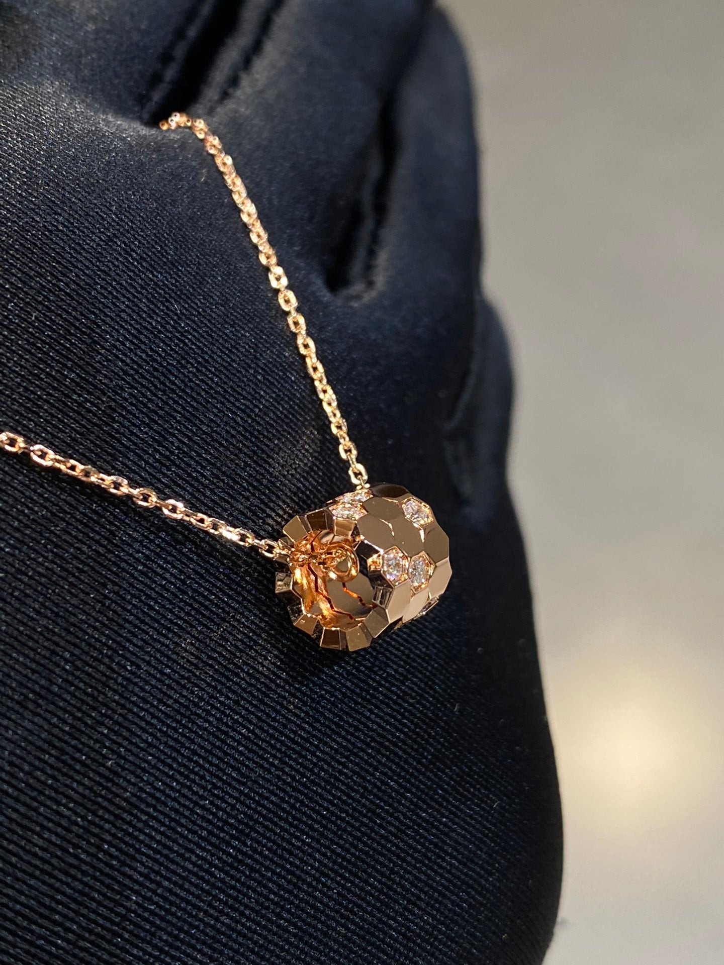[Vellora Opalyn]BEE LOVE DIAMOND NECKLACE