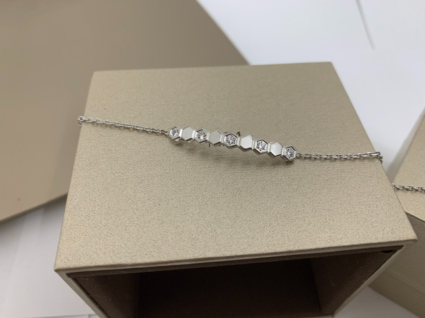 [Vellora Opalyn]BEE LOVE BRACELET DIAMOND