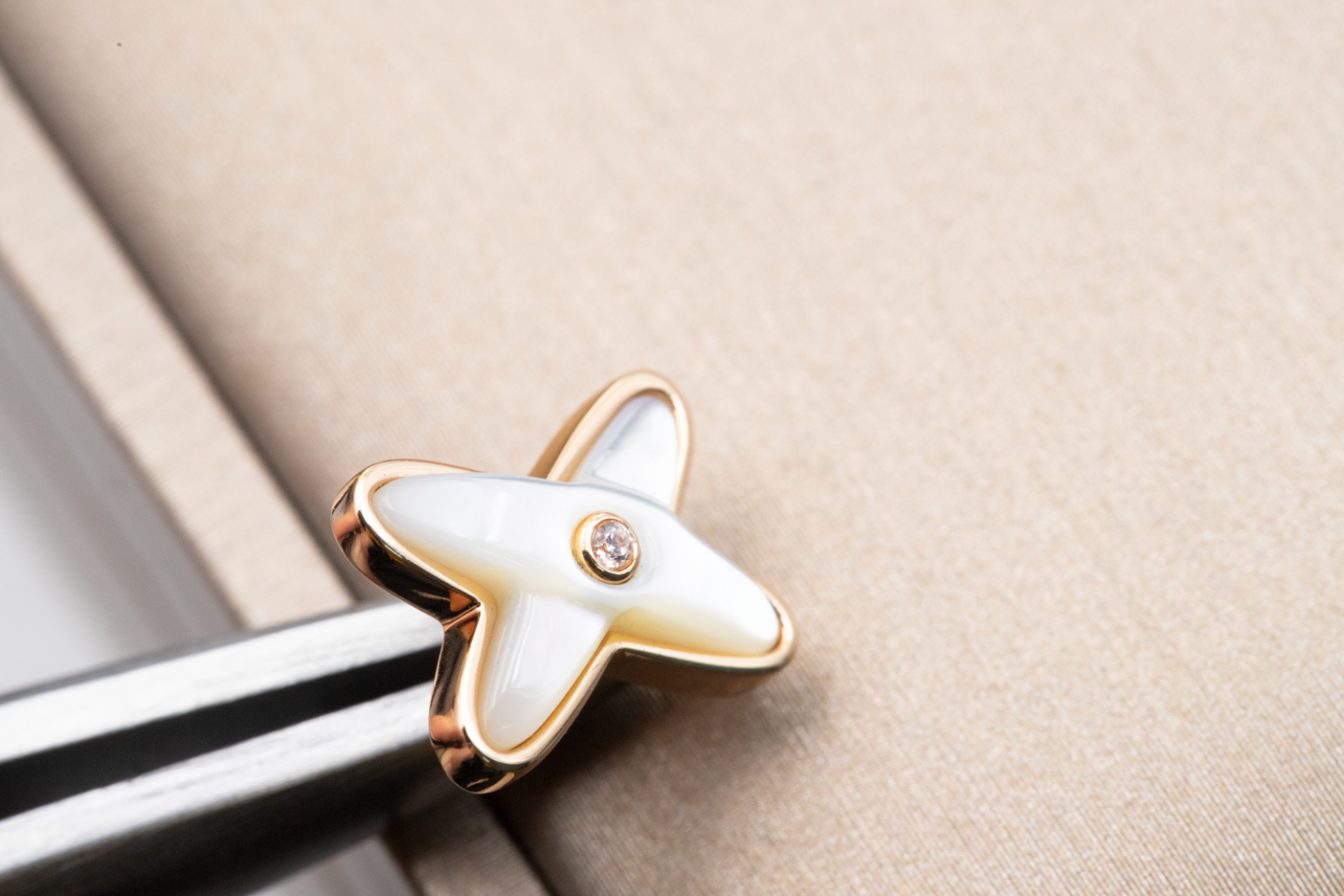 [Vellora Opalyn]JEUX DE WHITE MOP ROSE GOLD DIAMOND EARRINGS