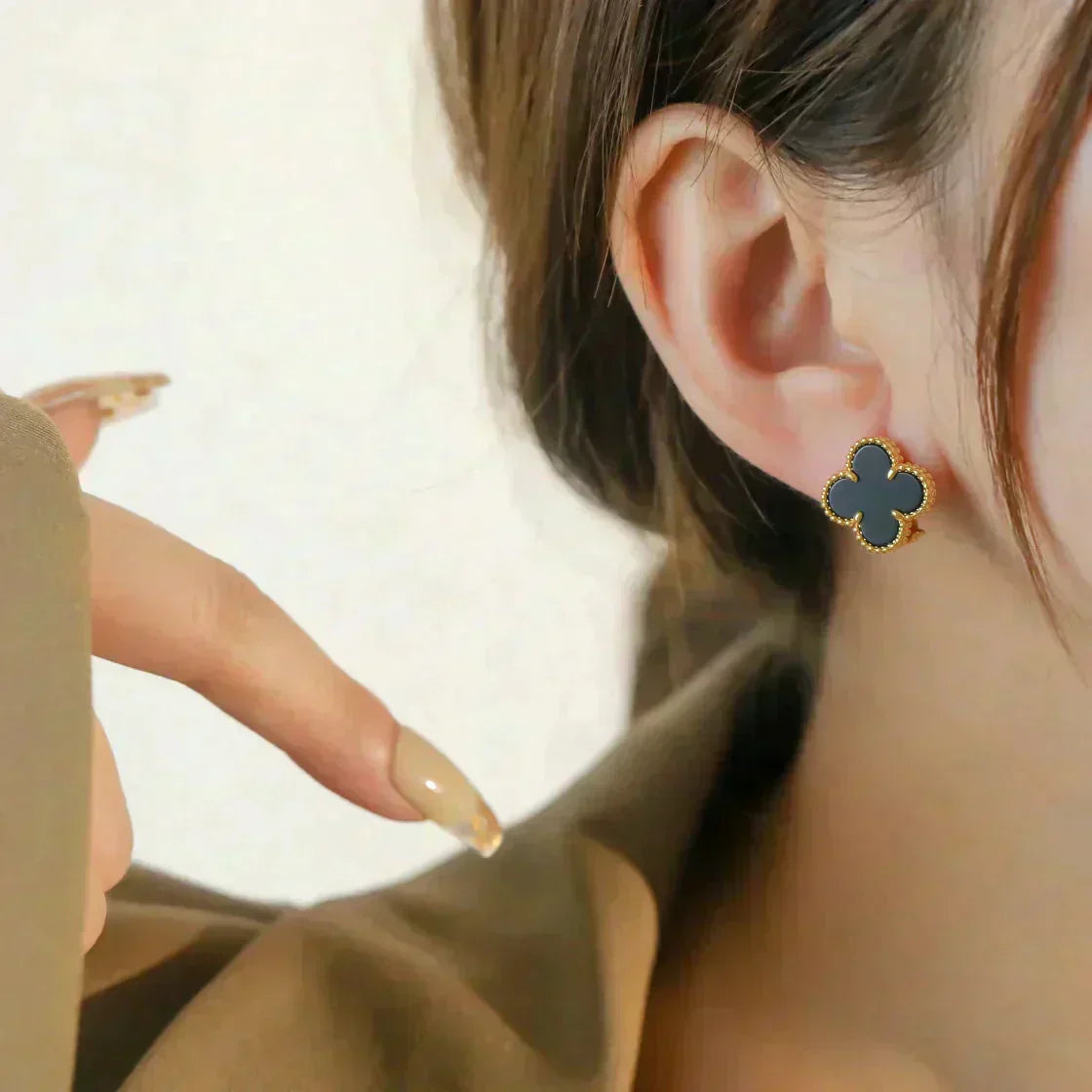 [Vellora Opalyn]CLOVER MEDIUM 1 MOTIFS  ONYX STUD EARRINGS