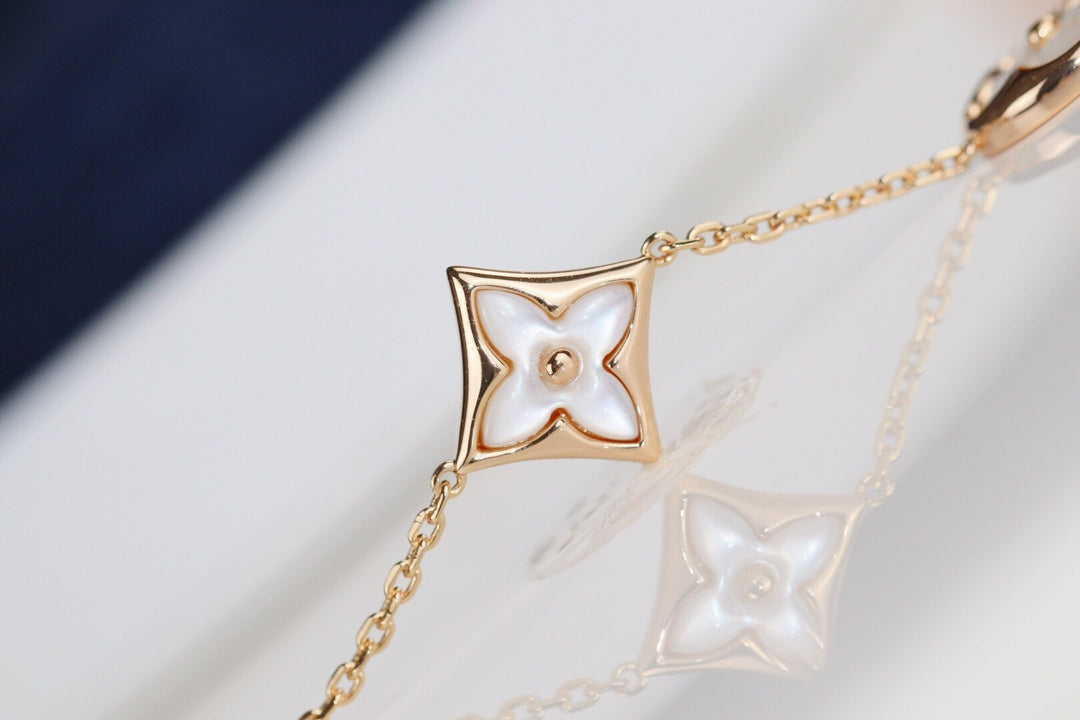 [Vellora Opalyn]LEAF CLOVER BRACELET