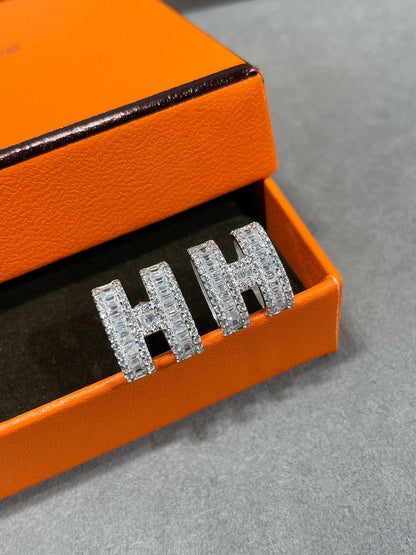 [Vellora Opalyn]H STUD EARRINGS WITH SILVER DIAMONDS