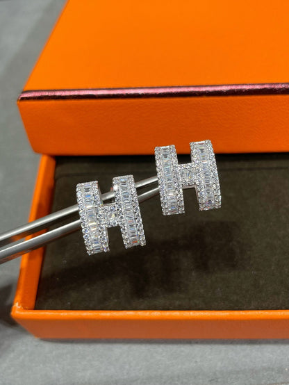 [Vellora Opalyn]H STUD EARRINGS WITH SILVER DIAMONDS