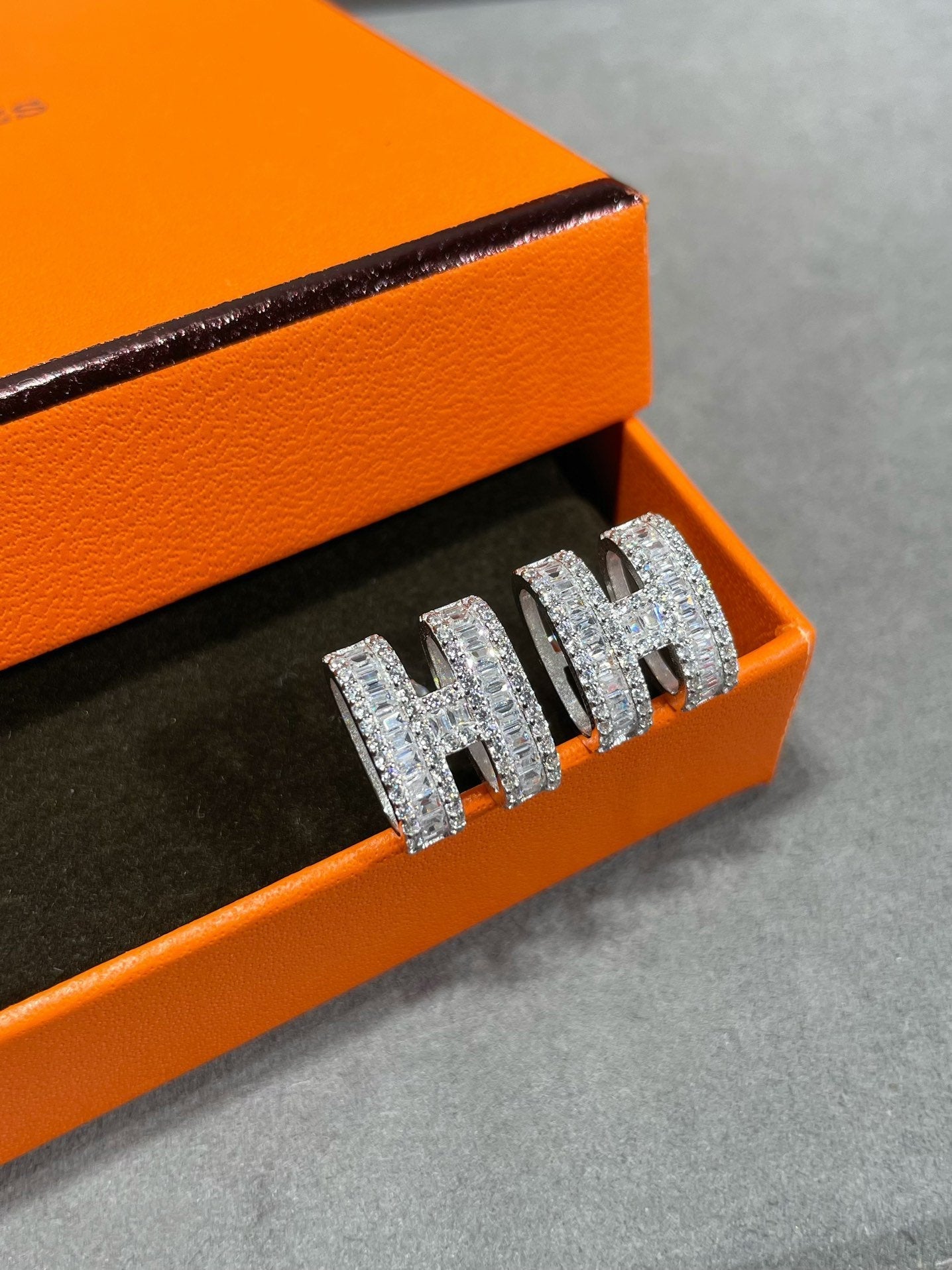 [Vellora Opalyn]H STUD EARRINGS WITH SILVER DIAMONDS
