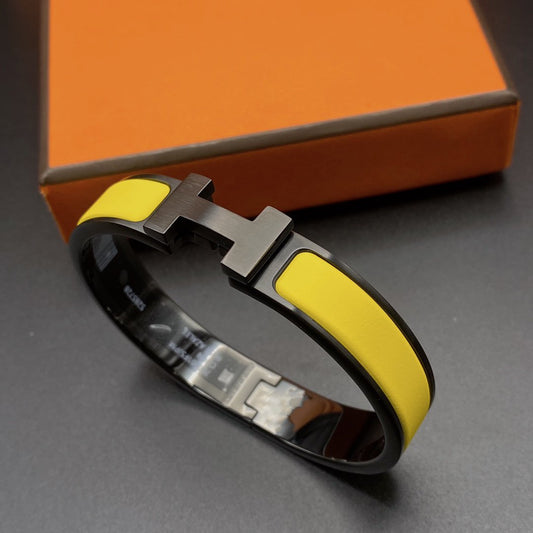 [Vellora Opalyn]CLIC HM SO BLACK YELLOW BRACELET