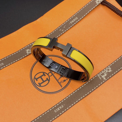 [Vellora Opalyn]CLIC HM SO BLACK YELLOW BRACELET