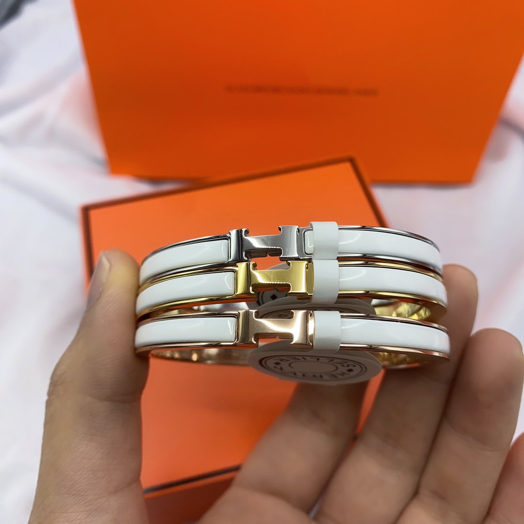 [Vellora Opalyn]CLASSIC HM CLIC WHITE 8MM ENAMEL BRACELET