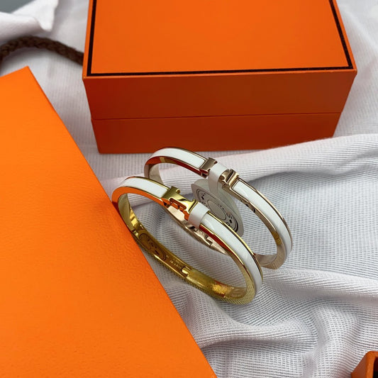 [Vellora Opalyn]CLASSIC HM CLIC WHITE 8MM ENAMEL BRACELET