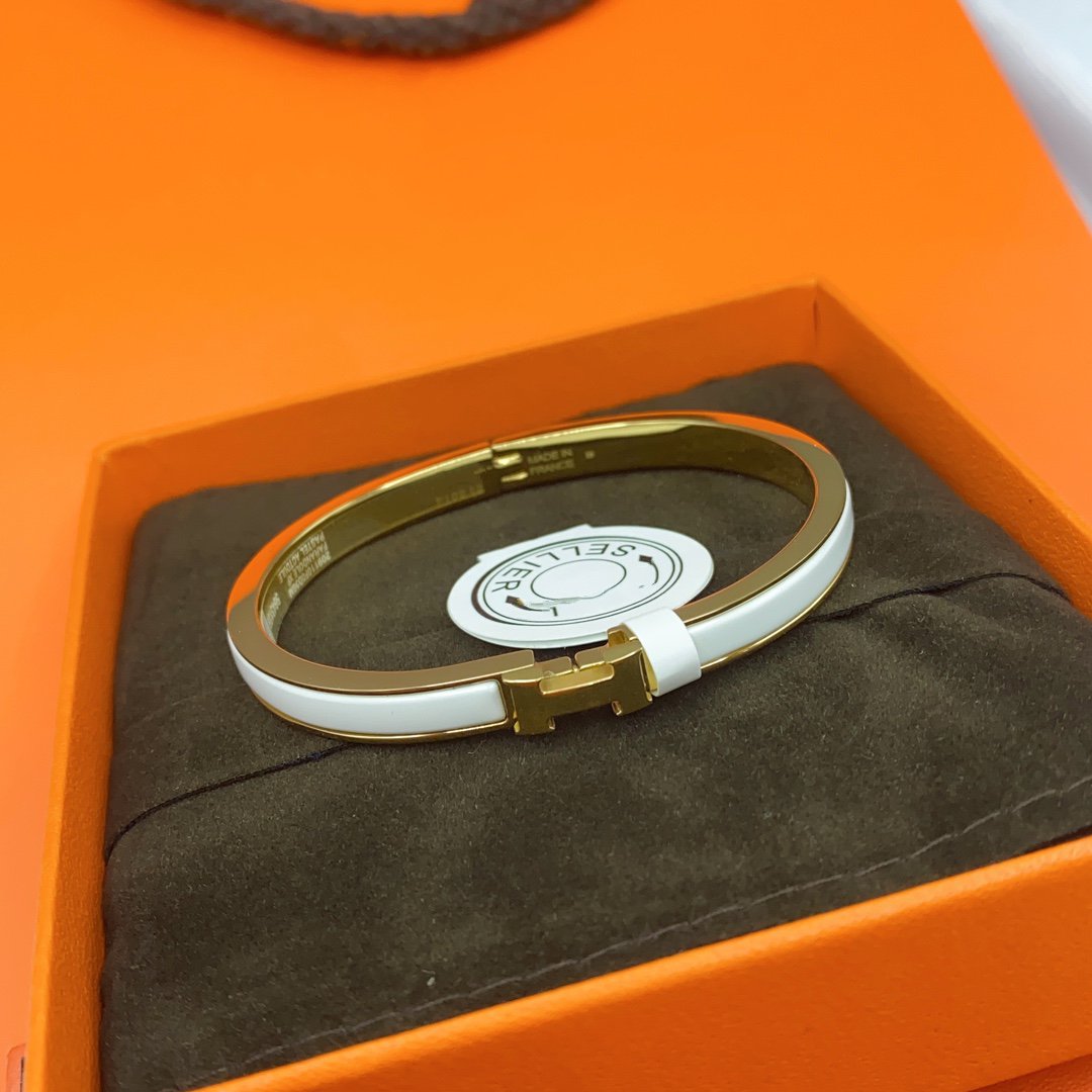 [Vellora Opalyn]CLASSIC HM CLIC WHITE 8MM ENAMEL BRACELET