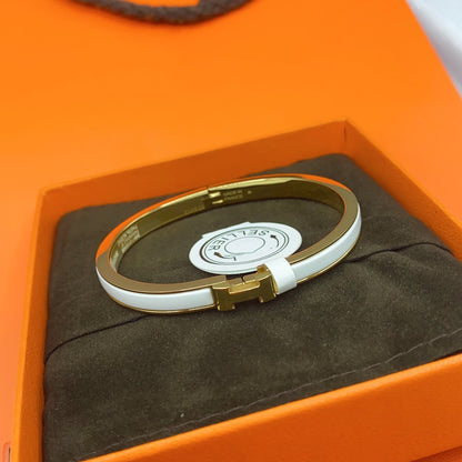 [Vellora Opalyn]CLASSIC HM CLIC WHITE 8MM ENAMEL BRACELET
