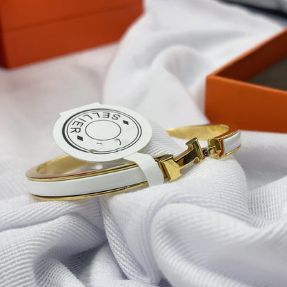 [Vellora Opalyn]CLASSIC HM CLIC WHITE 8MM ENAMEL BRACELET