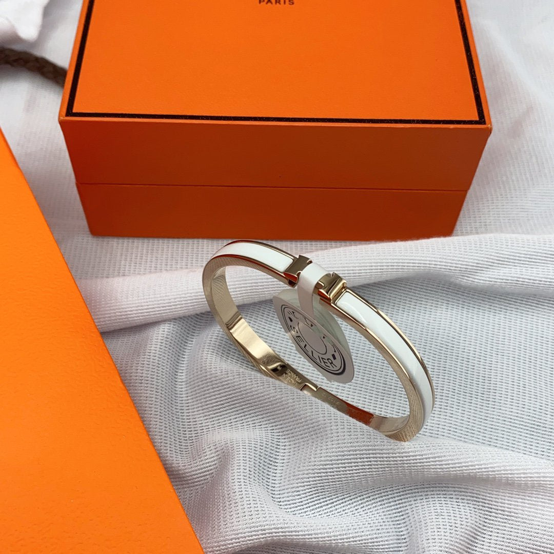 [Vellora Opalyn]CLASSIC HM CLIC WHITE 8MM ENAMEL BRACELET