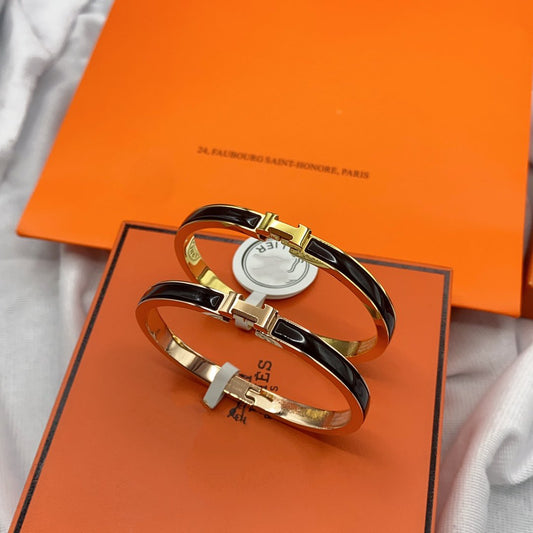 [Vellora Opalyn]CLASSIC HM CLIC BLACK 8MM ENAMEL BRACELET