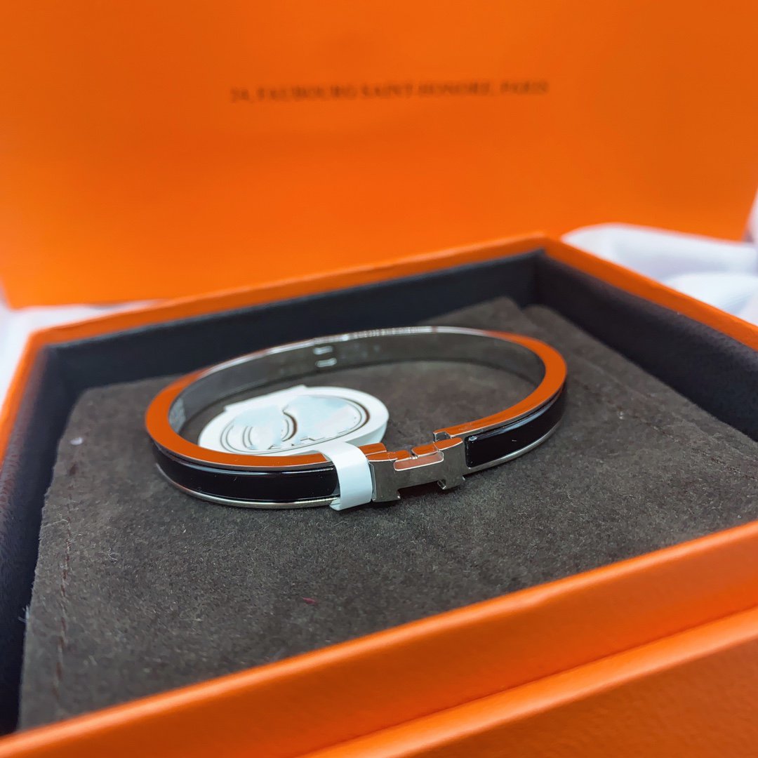 [Vellora Opalyn]CLASSIC HM CLIC BLACK 8MM ENAMEL BRACELET