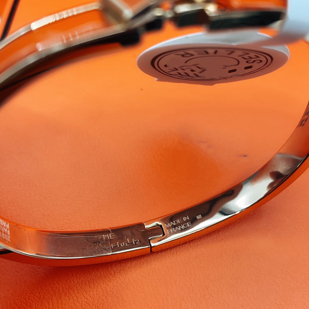 [Vellora Opalyn]CLASSIC HM CLIC RED 8MM ENAMEL BRACELET