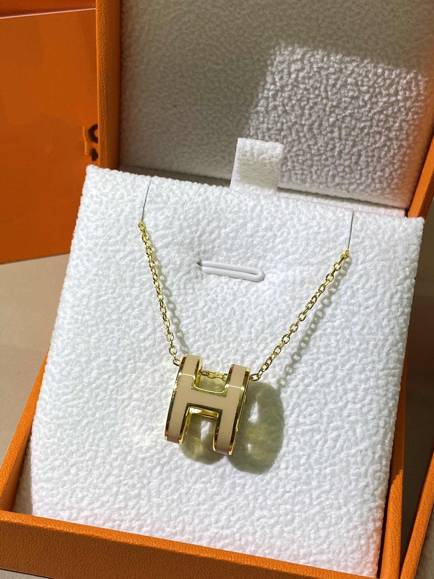 [Vellora Opalyn]HM CLIC YELLOW ENAMEL GOLD NECKLACE
