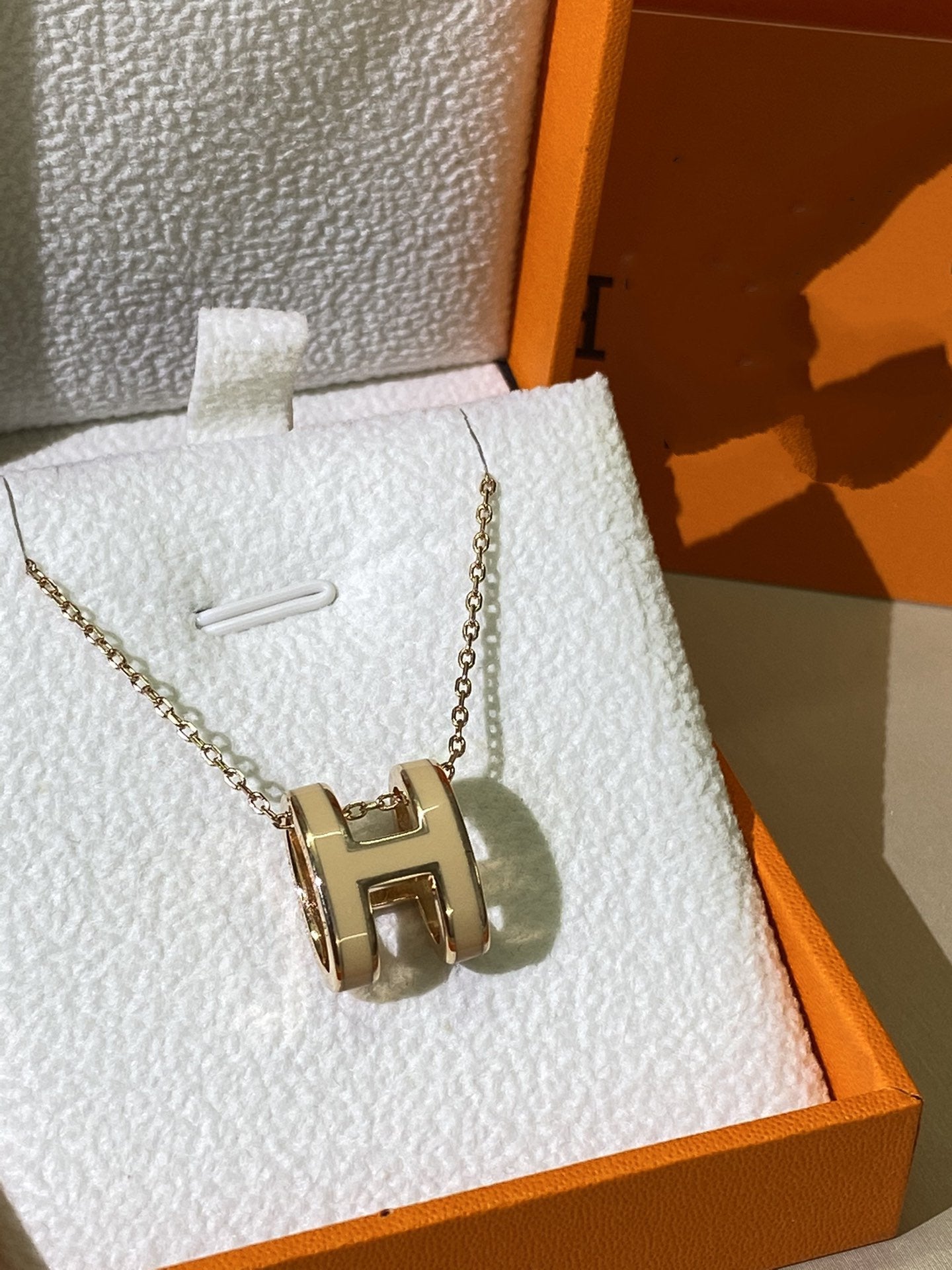 [Vellora Opalyn]HM CLIC YELLOW ENAMEL GOLD NECKLACE